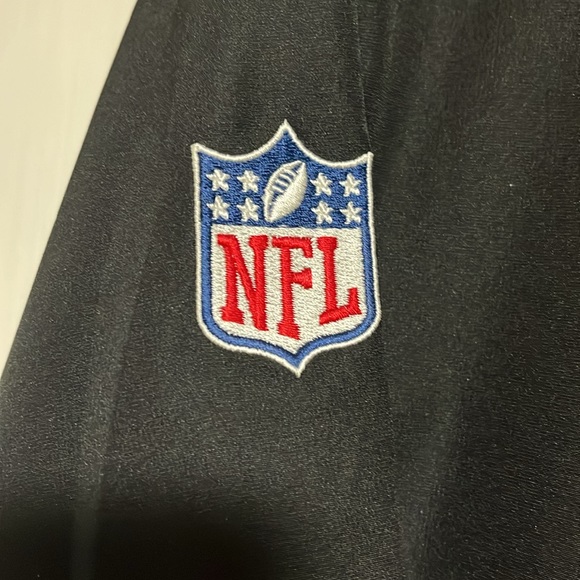 Large NFL Viking windbreaker. - Picture 4 of 6